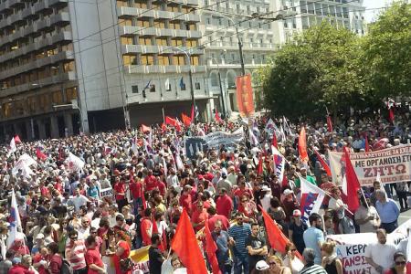 Массовые первомайские демонстрации Всерабочего Боевого Фронта (ПАМЕ) в Афинах и 80 городах Греции  
