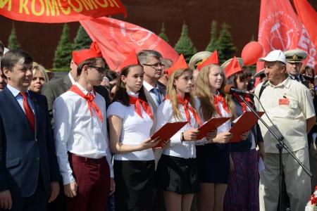 «К борьбе за дело трудового народа – будьте готовы!» Г.А. Зюганов провел торжественный прием в пионеры на Красной площади