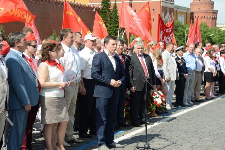 «К борьбе за дело трудового народа – будьте готовы!» Г.А. Зюганов провел торжественный прием в пионеры на Красной площади