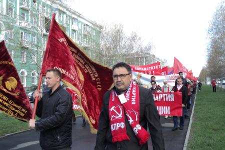 Демонстрацией и митингом отметили Первомай барнаульские коммунисты