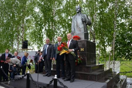 Г.А.Зюганов о народном кооперативе "Звениговский": "Ваше хозяйство - это островок социализма". Видеорепортаж КПРФ.ТВ