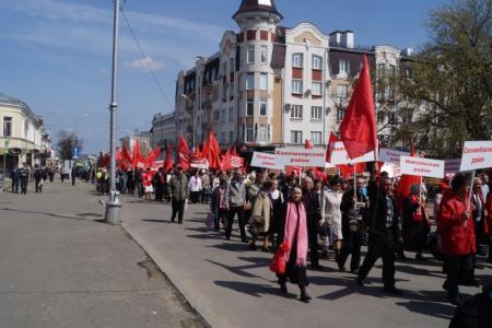 Алые первомайские знамена  на улицах городов и сел России. Записка отдела рабочего движения ЦК КПРФ об акциях партии, посвящённых Дню международной солидарности трудящихся
