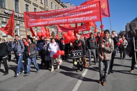 Алые первомайские знамена  на улицах городов и сел России. Записка отдела рабочего движения ЦК КПРФ об акциях партии, посвящённых Дню международной солидарности трудящихся
