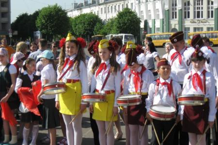 Коммунисты Орловской области провели торжественную пионерскую линейку