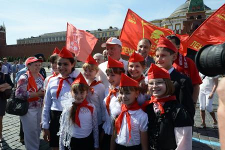 «К борьбе за дело трудового народа – будьте готовы!» Г.А. Зюганов провел торжественный прием в пионеры на Красной площади