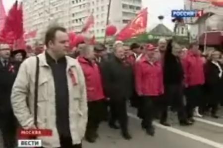 "Вести" ("Россия-1"): До памятника Марксу коммунисты дошли уже 15-тысячной колонной
