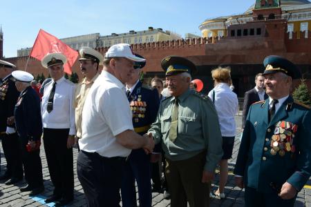 «К борьбе за дело трудового народа – будьте готовы!» Г.А. Зюганов провел торжественный прием в пионеры на Красной площади