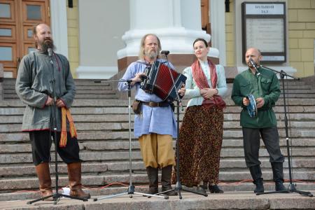 «Славим живое русское слово». Видеорепортаж КПРФ.ТВ об акциях КПРФ в День русского языка в Москве