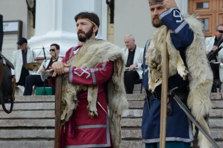 «Славим живое русское слово». Видеорепортаж КПРФ.ТВ об акциях КПРФ в День русского языка в Москве