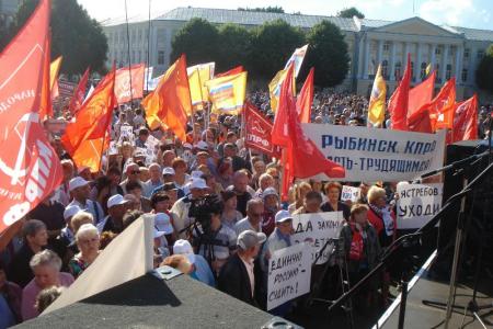 Ярославль больше не хочет терпеть "единороссов" у власти. Тысячи горожан вышли на митинг протеста