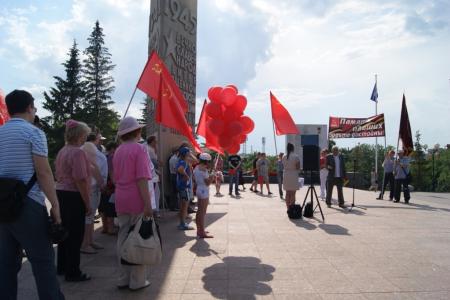 "Советский народ сражался, чтобы дать возможность новым поколениям жить в согласии". Коммунисты Тюмени провели мероприятия, посвященные Дню памяти и скорби
