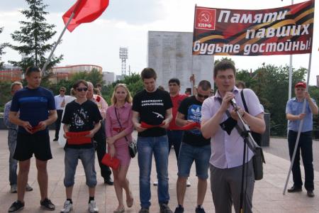 "Советский народ сражался, чтобы дать возможность новым поколениям жить в согласии". Коммунисты Тюмени провели мероприятия, посвященные Дню памяти и скорби
