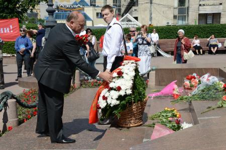 «Славим живое русское слово». Видеорепортаж КПРФ.ТВ об акциях КПРФ в День русского языка в Москве