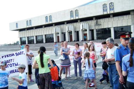 Казань. Коммунисты приняли участие в митинге, посвящённом решению проблем многодетных семей