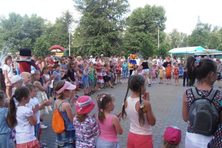 Липецк. Детский праздник, организованный комсомолом