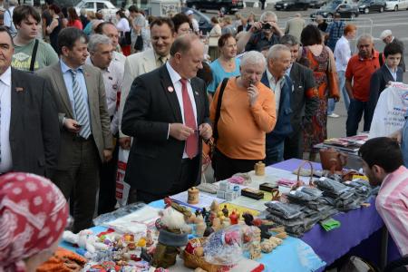 «Славим живое русское слово». Видеорепортаж КПРФ.ТВ об акциях КПРФ в День русского языка в Москве
