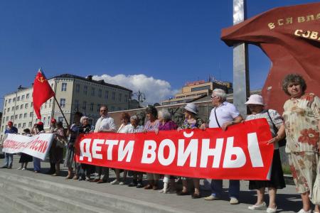 Власть должна лучше заботиться о детях! Акция КПРФ в Курске