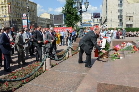 «Славим живое русское слово». Видеорепортаж КПРФ.ТВ об акциях КПРФ в День русского языка в Москве