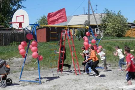 Курган. В День защиты детей коммунисты подарили ребятишкам праздник