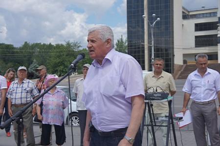 «Время требует реальных перемен!». Митинг в Ростове-на-Дону