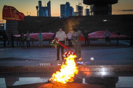 Московские комсомольцы почтили память погибших в Великой Отечественной войне