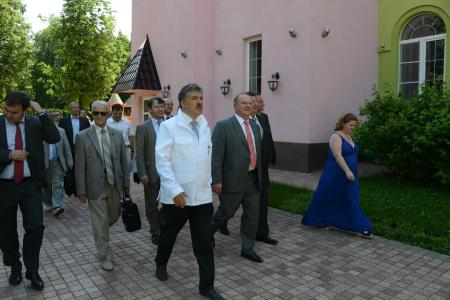 Г.А. Зюганов: "Это настоящий уголок социализма посреди криминальной России". Председатель ЦК КПРФ посетил подмосковный Совхоз имени Ленина
