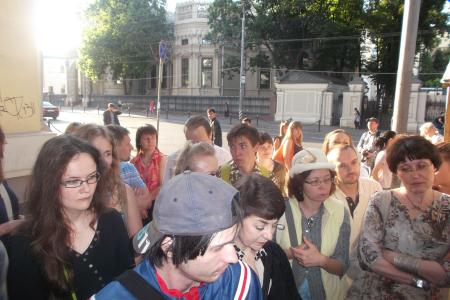 Хватит ломать наш город! В Москве прошел народный сход в защиту особняка Волконского