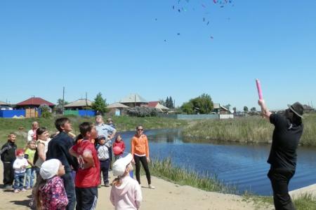 Курган. В День защиты детей коммунисты подарили ребятишкам праздник