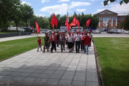 У Монумента Славы в Новосибирске финишировал автопробег памяти Александра Покрышкина