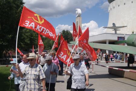 22 июня сталинградские коммунисты вместе с гостями из Воронежа почтили память павших в Великой Отечественной войне