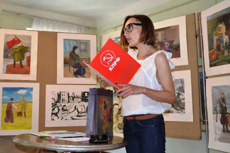 Республика Калмыкия. Коммунисты вручили призы победителям школьного конкурса рисунков, посвященного Дню Победы