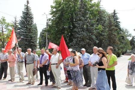 Сталинградские коммунисты провели автопробег против добычи никеля в Прихоперье
