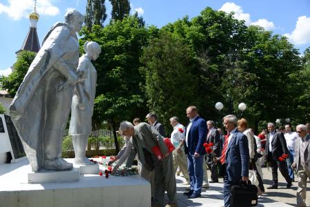 Г.А. Зюганов: "Это настоящий уголок социализма посреди криминальной России". Председатель ЦК КПРФ посетил подмосковный Совхоз имени Ленина