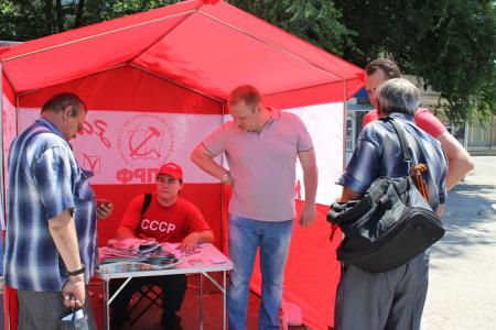 Сталинградские коммунисты отметили «День России» протестными акциями