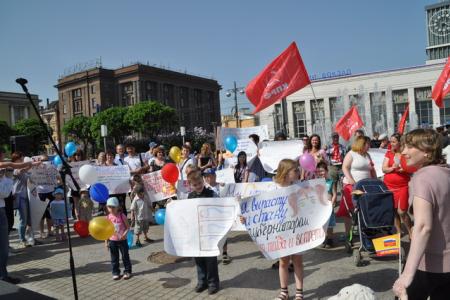 Коммунисты защитят права детей! Митинг в Санкт-Петербурге