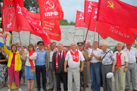 В День скорби краснодарские коммунисты зажгли "свечи памяти"
