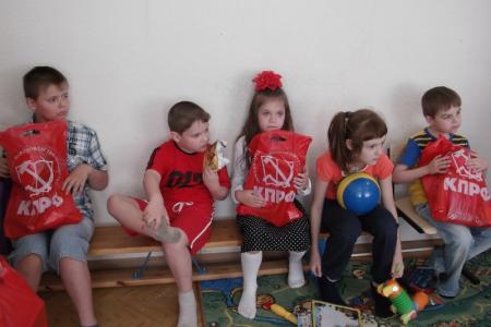 Тульские коммунисты и комсомольцы провели мероприятия, приуроченные к Международному дню защиты детей 