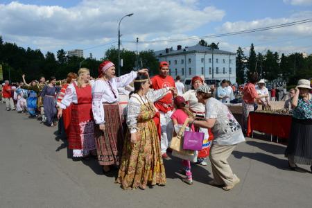 «Славим живое русское слово». Видеорепортаж КПРФ.ТВ об акциях КПРФ в День русского языка в Москве