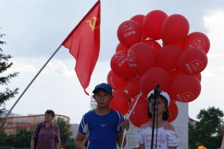 "Советский народ сражался, чтобы дать возможность новым поколениям жить в согласии". Коммунисты Тюмени провели мероприятия, посвященные Дню памяти и скорби