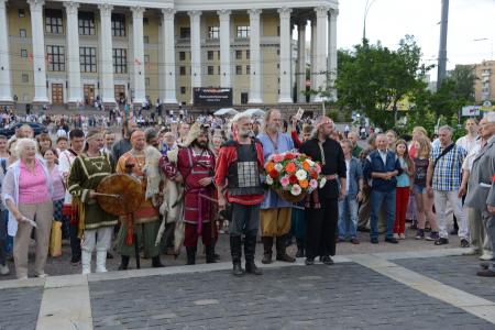 «Славим живое русское слово». Видеорепортаж КПРФ.ТВ об акциях КПРФ в День русского языка в Москве