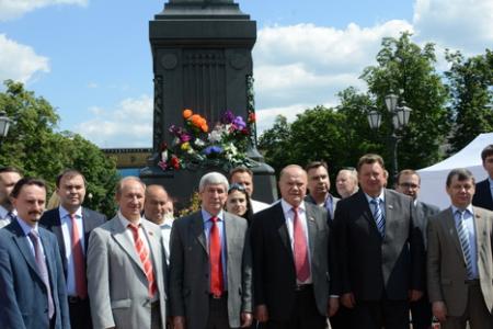 «Славим живое русское слово». Видеорепортаж КПРФ.ТВ об акциях КПРФ в День русского языка в Москве