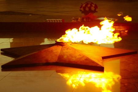 Московские комсомольцы почтили память погибших в Великой Отечественной войне