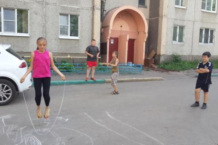 Комсомольцы провели детский праздник в Воронеже