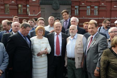 В борьбе за интересы народа. Доклад Г.А. Зюганова на Всероссийском съезде депутатов-коммунистов и сторонников партии