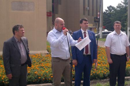 Депутат Госдумы коммунист Олег Лебедев выступил на экологическом митинге в Новомосковске (Тульская область)