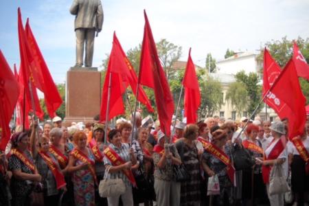 Секретарь ЦК КПРФ С.П. Обухов на митинге в Краснодаре: Видимо у Путина нет силы воли, чтобы отправить в отставку обанкротившийся кабинет Медведева