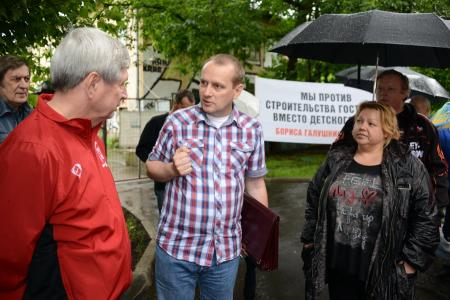 Москва. Иван Мельников о строительстве апарт-отеля на месте детского сада: «Это бардак! По-другому не назовешь!»