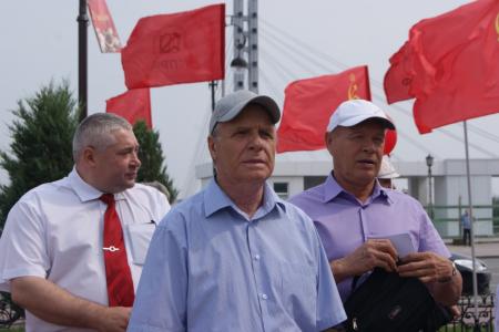 «Детям войны – достойную жизнь, правительство – в отставку!». Митинг КПРФ в Тюмени