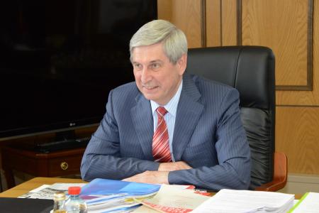 Иван Мельников наградил памятными медалями дипломатов, которые в разное время работали на Кубе