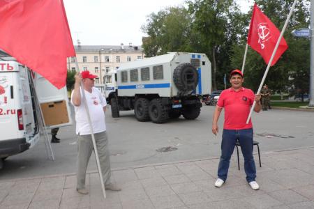 За спорт! За Военно-Морской Флот! За КПРФ! Тёплый вечер на Цветном бульваре в Тюмени